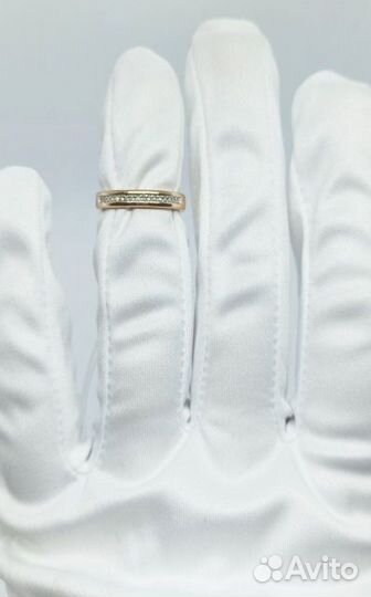 Кольцо с природным камнем Золото