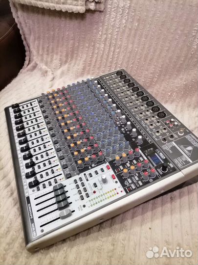Микшерный пульт behringer