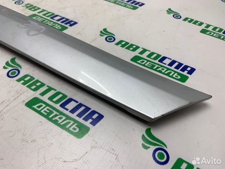 Молдинг двери задний левый Mercedes Benz C-Class