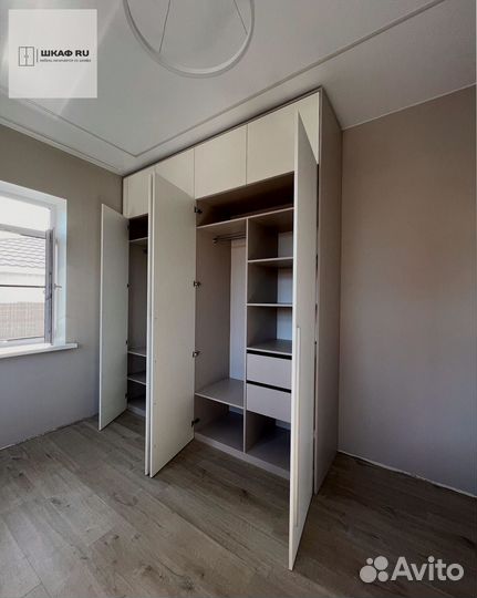 Современный шкаф