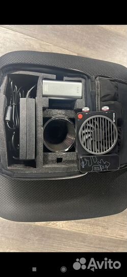 Осветитель Zhiyun molus X100