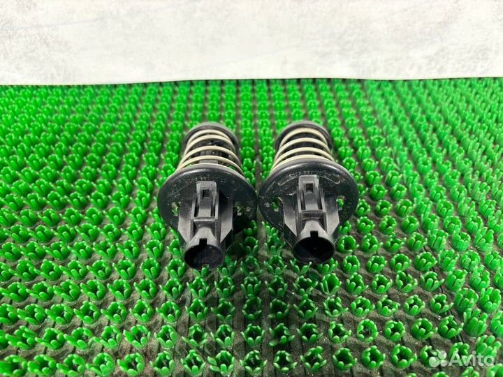 Пружина капота