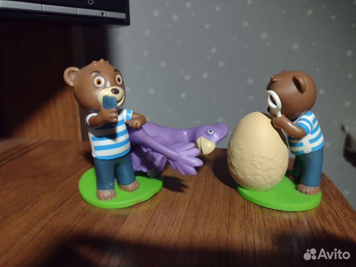 Фигурки медвежонка Барни