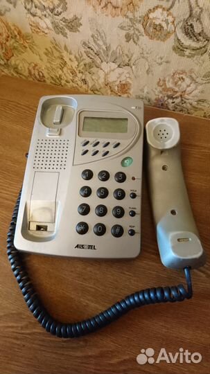 Телефоны стационарные Alcatel и Texet