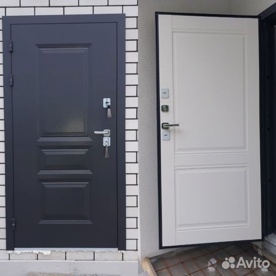 Дверь уличная новая