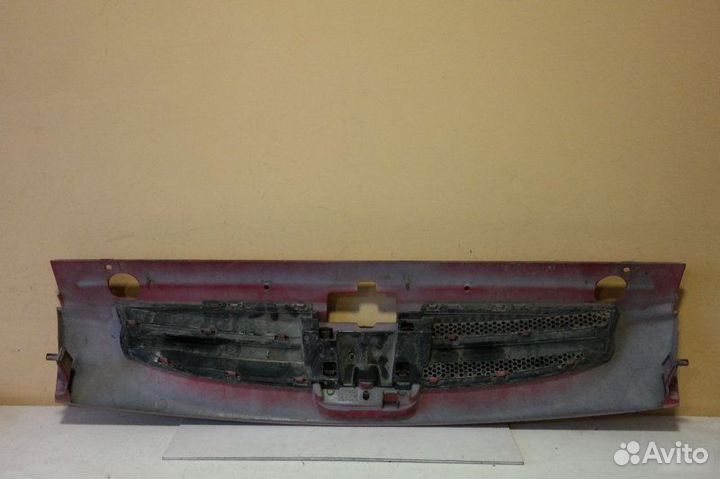 Решетка радиатора Peugeot Partner