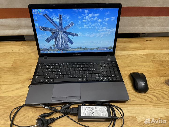 Ноутбук Samsung np300e5x