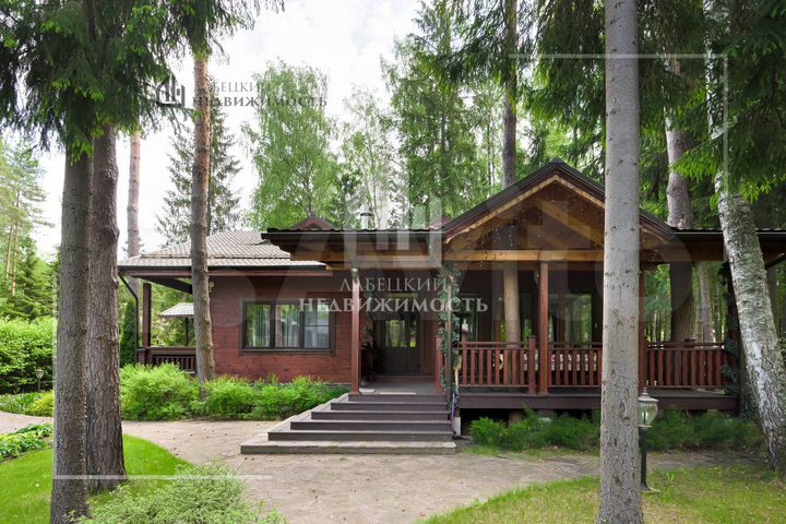 Дом 239 м² на участке 33,5 сот.