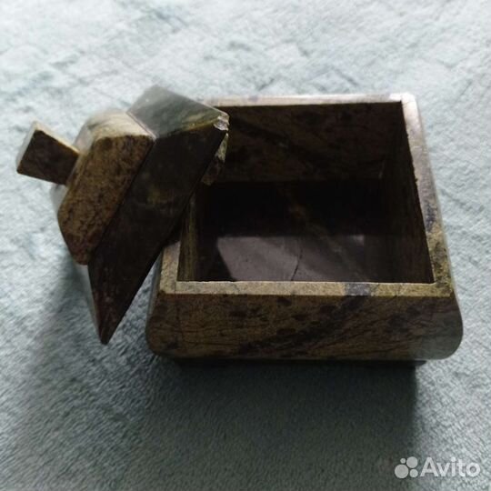 Шкатулка для украшений. Камень змеевик