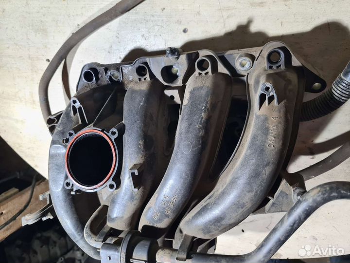 Впускной коллектор Volkswagen Polo 1.6 2013
