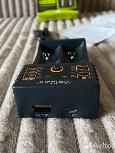 Зарядное устройство для двух аккумуляторов