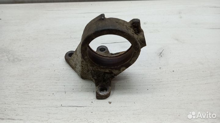 Кронштейн привода правого Toyota Camry С40