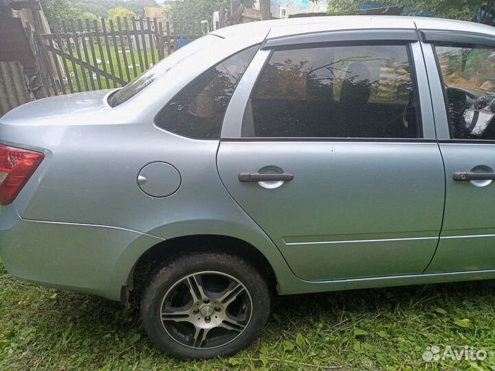 LADA Granta 1.6 МТ, 2012, битый, 160 000 км
