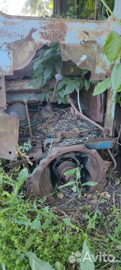 Задний мост от трактора Т-40,кабина,кпп