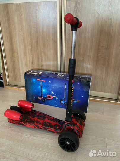 Самокат детский с музыкой, подсветкой и огнём