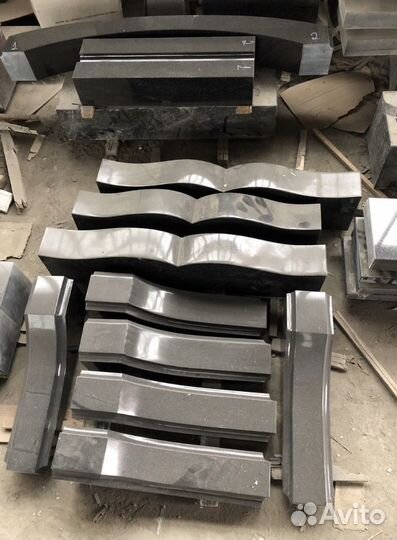 Памятники из гранитна, балясины, столбы, цветники