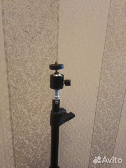 Штатив и держатель телефона от кольцевой дампы