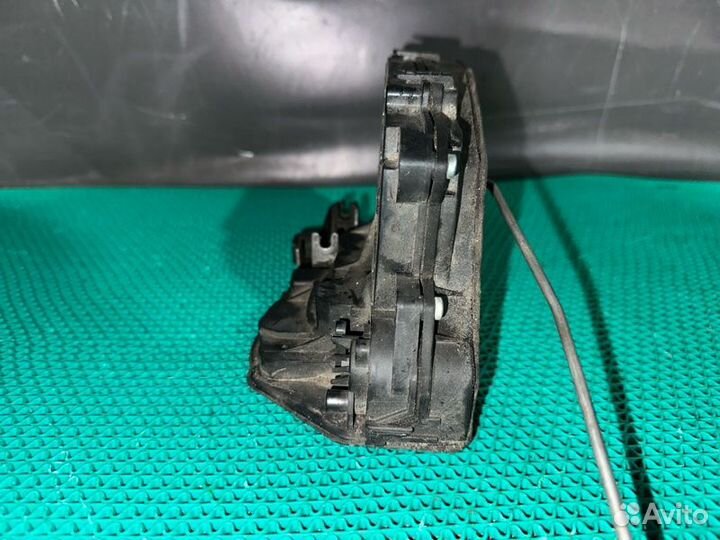 Замок боковой двери задний левый Bmw 3-Series E90