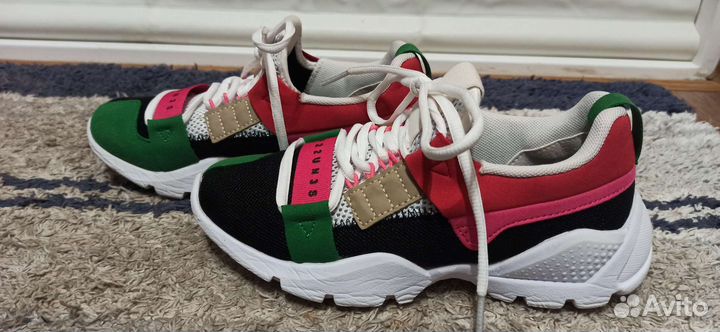 Кроссовки женские