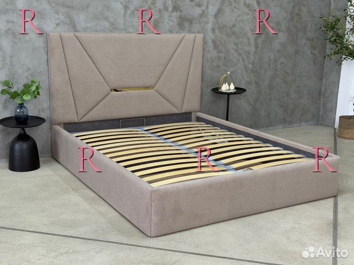 Кровать двухспальная