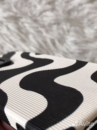 Чехол на iPhone 13 про