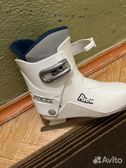 Коньки ледовые