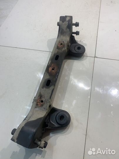 Балка (Kia Mohave)