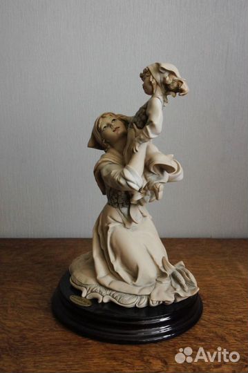 Мама с дочкой Джузеппе Армани статуэтка Флоренс