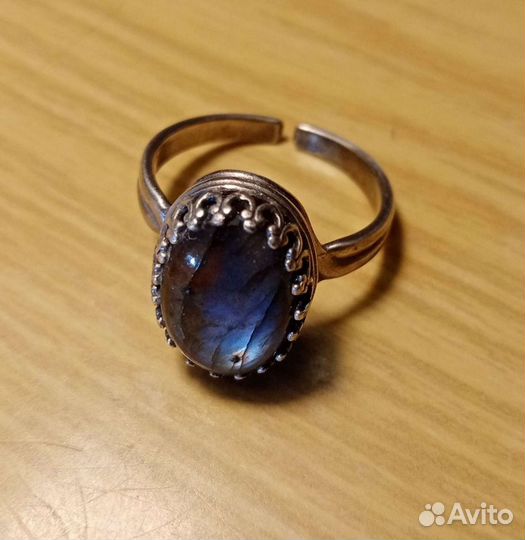 Серебряное кольцо с лабрадоритом