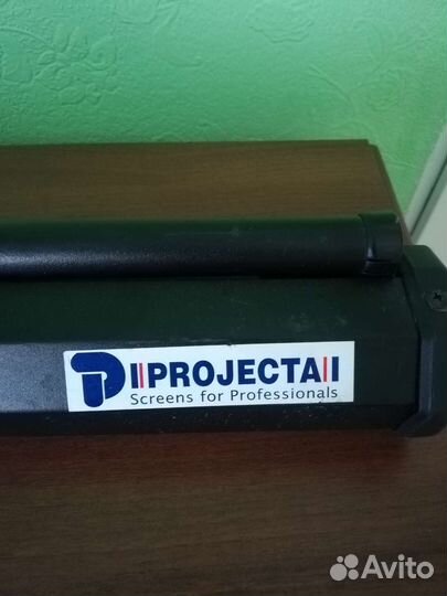Рулонный экран для проектора