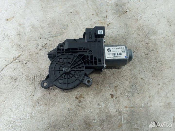 Мотор стеклоподъемника задний правый Volkswagen