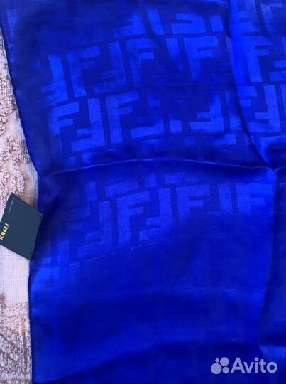 Шелковый палантин fendi