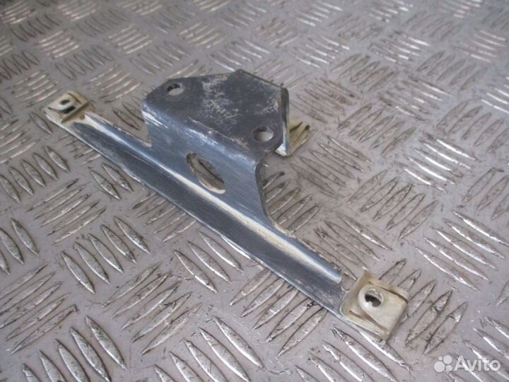 Кронштейн Volvo 22341099