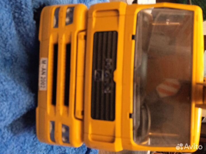 Подъемный кран игрушка