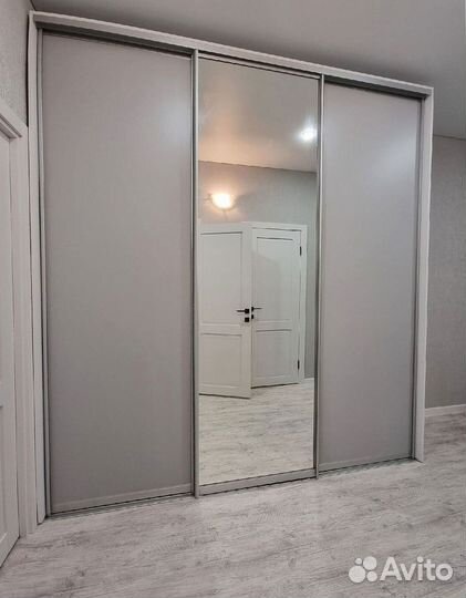 Шкаф встроенный распашной