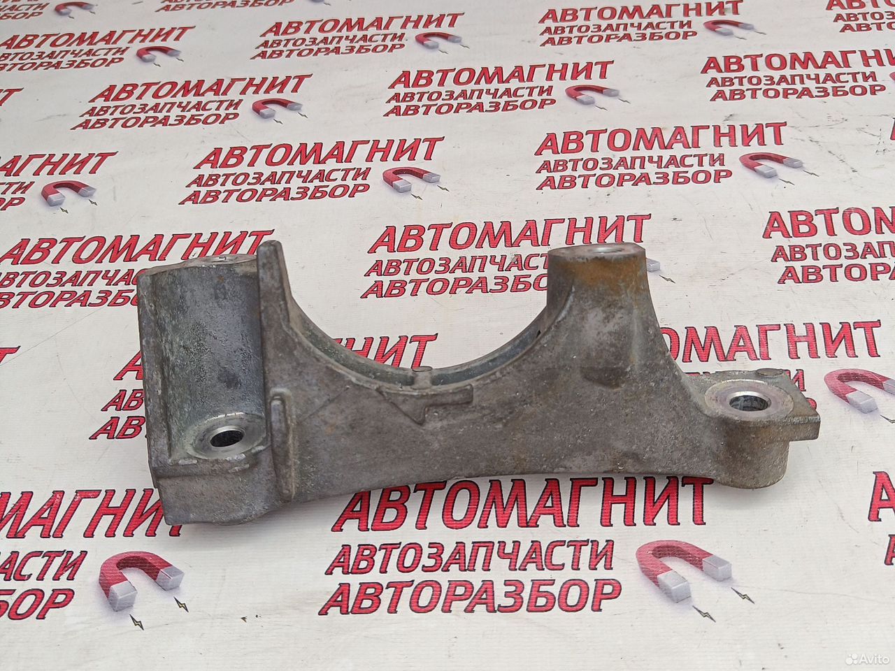 Кронштейн двигателя правый Тойота Рав 4 ха50