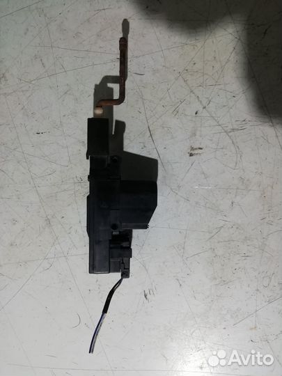 Сервопривод замка лючка бензобака BMW 5 E34