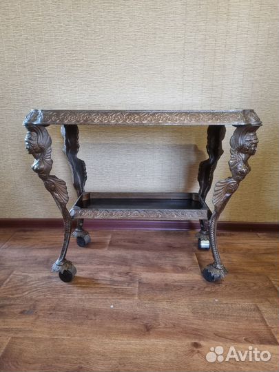 Столик для телевизора