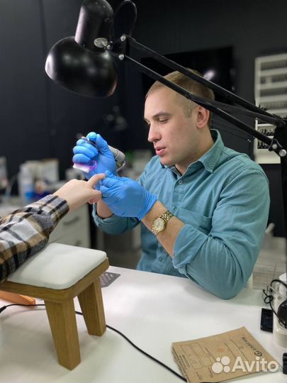 Нужна модель на маникюр