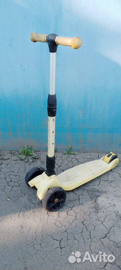 Самокат трехколесный