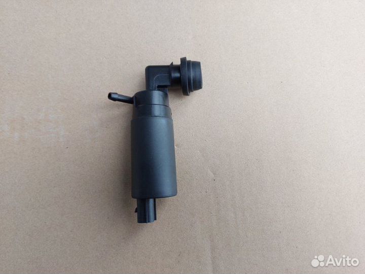 Мотор омывателя лобового стекла Toyota Avensis