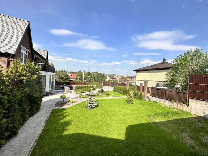 Таунхаус 280 м² на участке 13 сот.