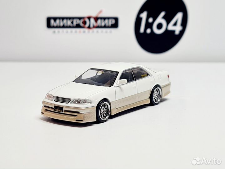 Модель Tarmac 1/64 Toyota Mark II Белый