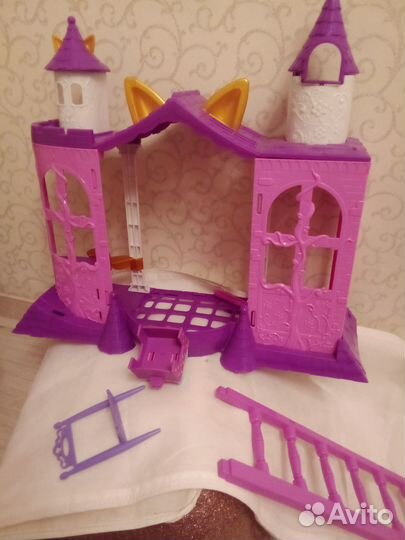 Замок для куклы и корона на липучке