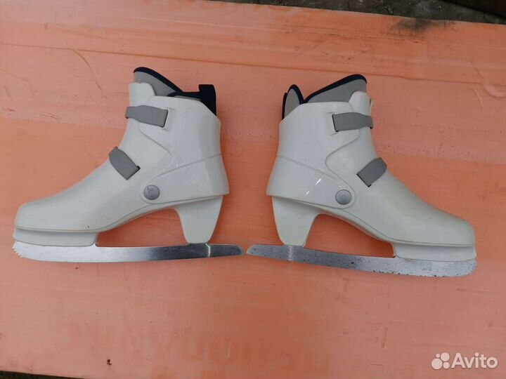 Коньки фигурные Roces женские