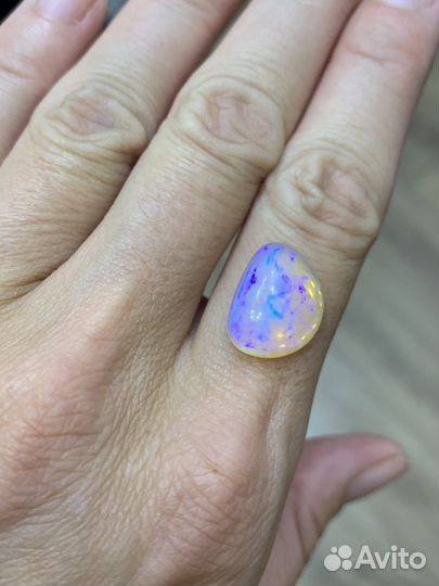 Опал натуральный фиолетово-голубой 6.4 карат