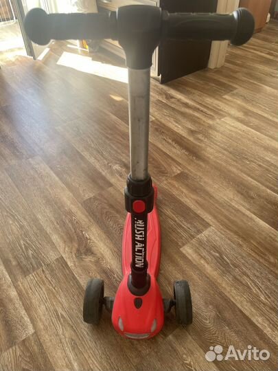 Самокат трехколесный