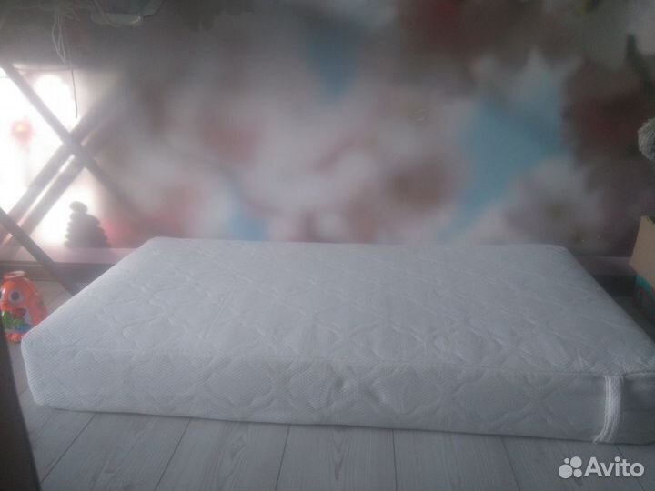 Продам ортопедический матрас для новорожденного