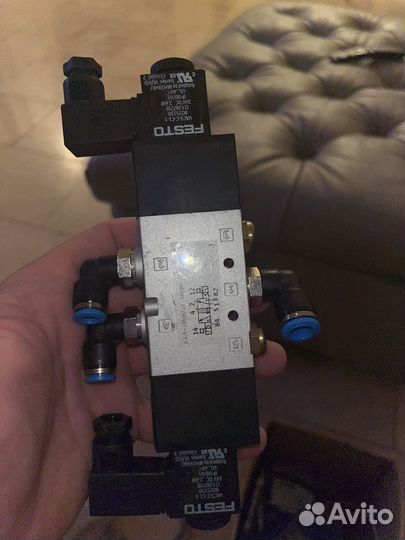 Пневмораспределитель festo vuvs-L20-B52-D-G18-F7