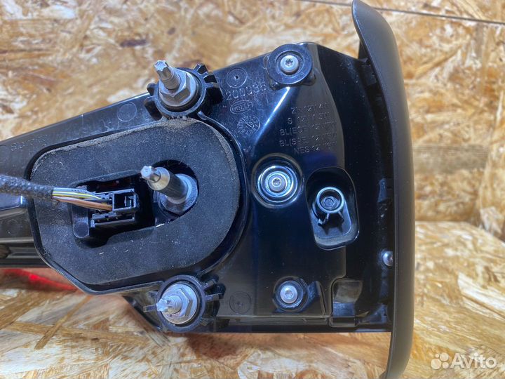 Фонарь крышки багажника левый Audi A4 B9 2016